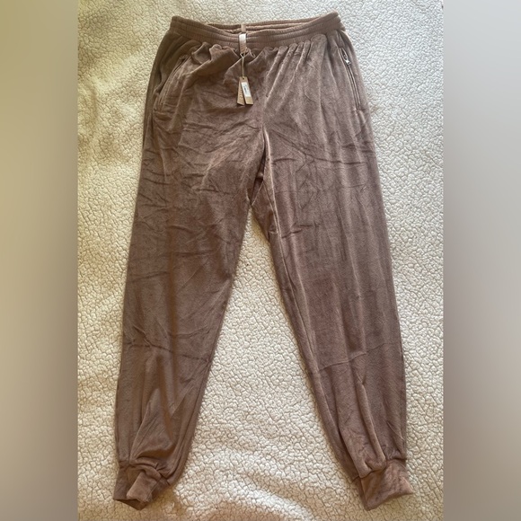 SKIMS Size Large - Picture 1 of 3